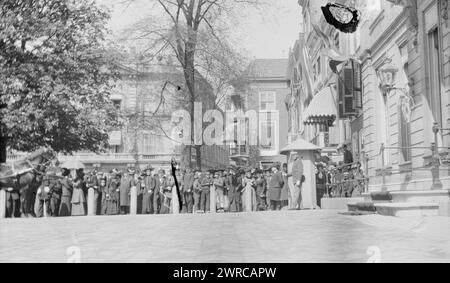 La Haye - chez Queen Mother's, la photographie montre le palais Lange Voorhout, le palais d'hiver de la reine mère Emma, mère de la reine Wilhelmine. Il est maintenant le Musée M.C. Escher. Photographie probablement prise lors du voyage de George Grantham bain en Europe en 1910., 1910, Hague, nitrate négatifs., nitrate négatifs, 1 négatif : nitrate Banque D'Images