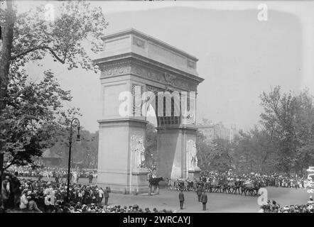 Mitchel Funeral, photographie montre les funérailles de John Purroy Mitchel (1879-1918) qui a été maire de New York de 1914 à 1917., 1918 juillet 11, négatifs en verre, 1 négatif : verre Banque D'Images