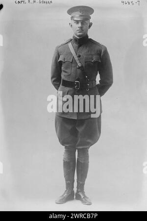 Capitaine R.M. Graham, photographie montre Robert McGhee 'Peaches' Graham (1892-1918), diplômé de l'Université du Missouri qui a été tué en France le 27 juillet 1918 pendant la première Guerre mondiale Lui et ses camarades soldats ont écrit un poème qui a inspiré la construction de la tour Memorial sur le bâtiment Memorial Union sur le campus., entre CA. 1815 et 1920, négatifs verre, 1 négatif : verre Banque D'Images