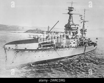 FURIEUX, la photographie montre le HMS Furious, un croiseur de bataille modifié construit pour la Royal Navy pendant la première Guerre mondiale, entre env. 1915 et env. 1920, négatifs en verre, 1 négatif : verre Banque D'Images