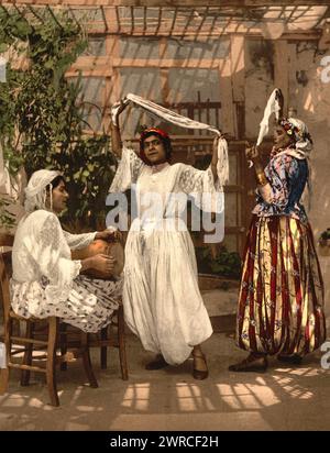Danseuses arabes, Alger, Algérie, CA. 1899., Color, 1890-1900 Banque D'Images