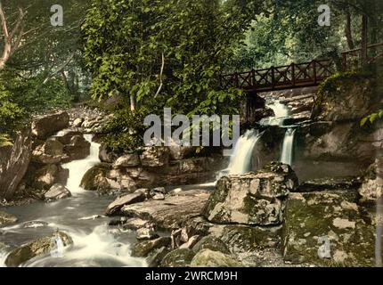 Glen Lyn, chutes et pont supérieur, Lynton et Lynmouth, Angleterre, entre CA. 1890 et env. 1900., Angleterre, Devon, couleur, 1890-1900 Banque D'Images