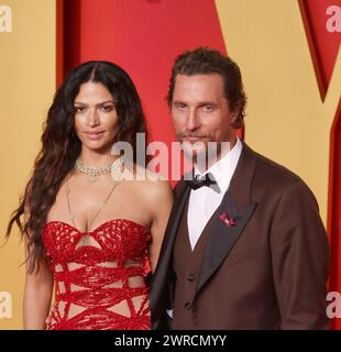 Beverly Hills, États-Unis. 11 mars 2024. Camila Alves et Matthew McConaughey assistent à la Vanity Fair Oscar Party 2024 organisée par Radhika Jones au Wallis Annenberg Center for the Performing Arts le 10 mars 2024 à Beverly Hills, Californie. Photo : Crash/imageSPACE/SIPA USA crédit : SIPA USA/Alamy Live News Banque D'Images