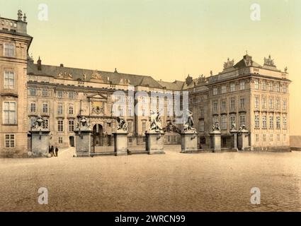 Entrée au château, Prague, Bohême, Austro-Hongrie, entre CA. 1890 et env. 1900., Color, 1890-1900 Banque D'Images