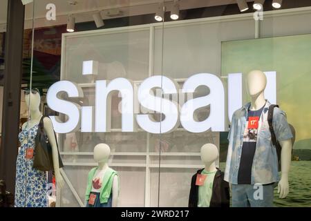 Biélorussie, Minsk - 29 mai 2023 : fermeture de l'inscription au magasin Shinsei Banque D'Images