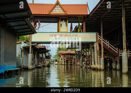 3 janvier 2020, Thaïlande : Portrait de la détentrice de stalle de marché féminin mature, marché flottant Damnoen Saduak, Thaïlande Banque D'Images