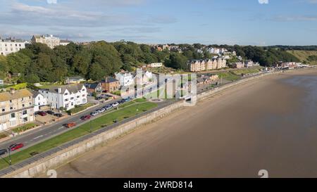 Vue aérienne de Filey Beach et front de mer en été Banque D'Images
