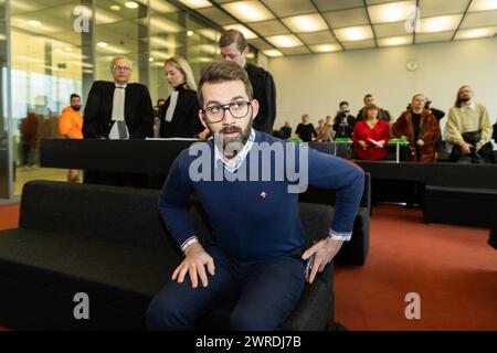 Gand, Belgique. 12 mars 2024. L'un des accusés I.D.S. photographié lors de la séance de verdict dans l'affaire judiciaire contre l'ancien député Van Langenhove et certains de ses collègues du mouvement de jeunesse d'extrême droite flamand 'Schild en Vrienden', accusés de racisme et de sexisme, devant le tribunal correctionnel de Gand, mardi 12 mars 2024. BELGA PHOTO JAMES ARTHUR GEKIERE crédit : Belga News Agency/Alamy Live News Banque D'Images