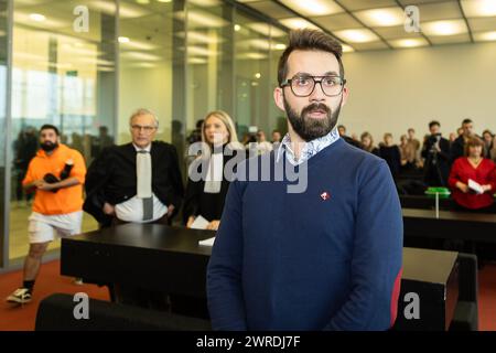 Gand, Belgique. 12 mars 2024. L'un des accusés I.D.S. photographié lors de la séance de verdict dans l'affaire judiciaire contre l'ancien député Van Langenhove et certains de ses collègues du mouvement de jeunesse d'extrême droite flamand 'Schild en Vrienden', accusés de racisme et de sexisme, devant le tribunal correctionnel de Gand, mardi 12 mars 2024. BELGA PHOTO JAMES ARTHUR GEKIERE crédit : Belga News Agency/Alamy Live News Banque D'Images