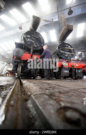 25/09/15 les trains à vapeur utilisent le plateau tournant dans la seule ronde opérationnelle restante de Grande-Bretagne à Barrow Hill. L'événement de trois jours 'Barrow Hill '65 – t Banque D'Images