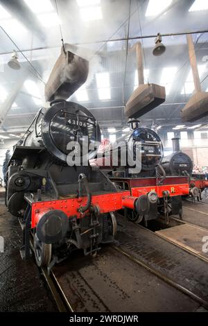 25/09/15 les trains à vapeur utilisent le plateau tournant dans la seule ronde opérationnelle restante de Grande-Bretagne à Barrow Hill. L'événement de trois jours 'Barrow Hill '65 – t Banque D'Images