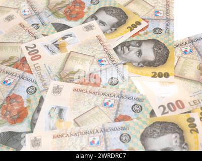 Billets de banque roumains lei isolés sur des billets blancs, roumains de 200 lei Banque D'Images