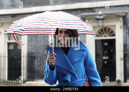 La secrétaire à la sécurité énergétique et au Net Zero Claire Coutinho quitte Downing Street, Londres, après une réunion du Cabinet. Date de la photo : mardi 12 mars 2024. Banque D'Images