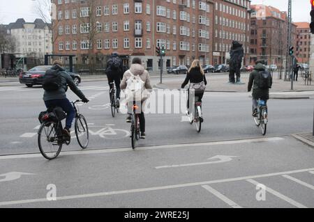 Copenhague, Danemark /12 Mach 2024/.piste cyclable pour cyclistes dans la capitale dan ish Copenhague. (Photo.Francis Joseph Dean/Dean Pictures) Banque D'Images