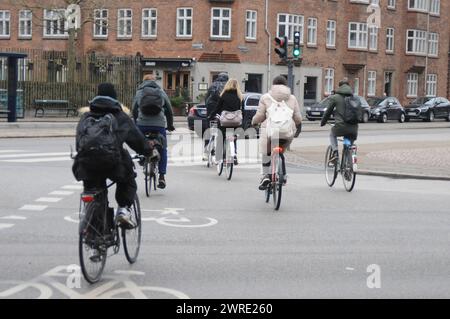 Copenhague, Danemark /12 Mach 2024/.piste cyclable pour cyclistes dans la capitale dan ish Copenhague. (Photo.Francis Joseph Dean/Dean Pictures) Banque D'Images