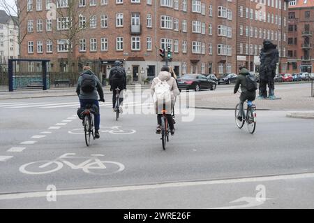 Copenhague, Danemark /12 Mach 2024/.piste cyclable pour cyclistes dans la capitale dan ish Copenhague. (Photo.Francis Joseph Dean/Dean Pictures) Banque D'Images