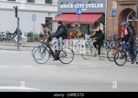 Copenhague, Danemark /12 Mach 2024/.piste cyclable pour cyclistes dans la capitale dan ish Copenhague. Photo.Francis Joseph Dean/Dean Pictures Banque D'Images