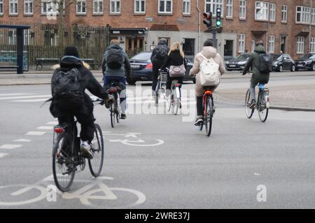 Copenhague, Danemark /12 Mach 2024/.piste cyclable pour cyclistes dans la capitale dan ish Copenhague. Photo.Francis Joseph Dean/Dean Pictures Banque D'Images