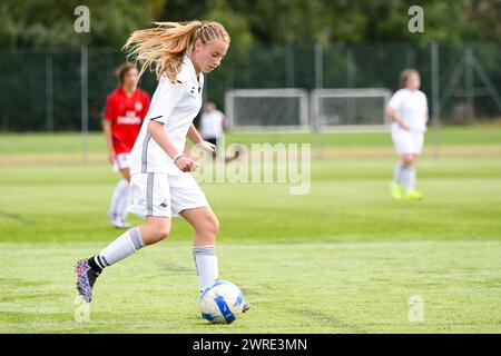 Hatfield, Angleterre. 28 août 2019. Kelsey Thomas de Swansea City en action lors de l'amical entre Arsenal Women FC Development Under 16 et Swansea City Girls Development Under 16 à l'Université du Hertfordshire Sports Village à Hatfield, Angleterre, Royaume-Uni le 28 août 2019. Crédit : Duncan Thomas/Majestic Media. Banque D'Images