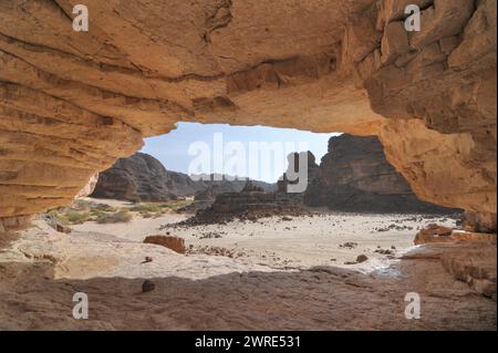 Arch Rock formation alias Arc d'Afrique ou Arc d'Algérie à Tamezguida dans le parc national du Tassili, Algérie Banque D'Images