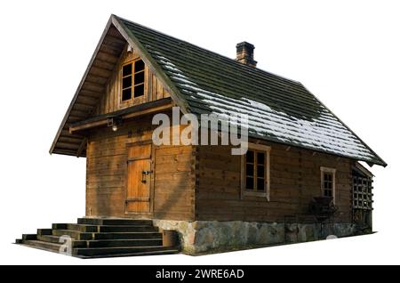 Grange rurale en bois faite pour les bûches de pin. Isolé sur blanc Banque D'Images