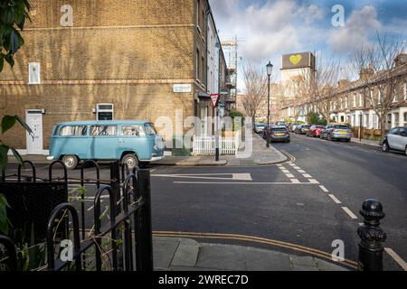 LONDRES - 22 JANVIER 2024 : quartier résidentiel et Grenfell Tower à Kensington et Chelsea près de Latimer Road, W11 Banque D'Images