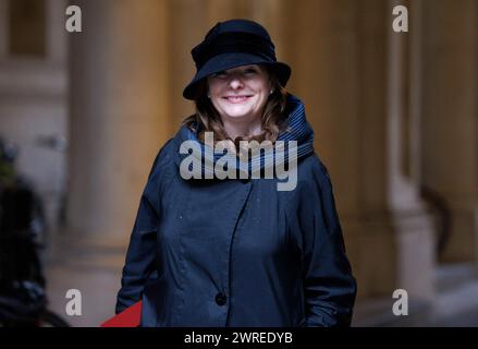 Londres, Royaume-Uni. 12 mars 2024. Gillian Keegan, secrétaire à l'éducation, à Downing Street pour la réunion du Cabinet. Crédit : Mark Thomas/Alamy Live News Banque D'Images