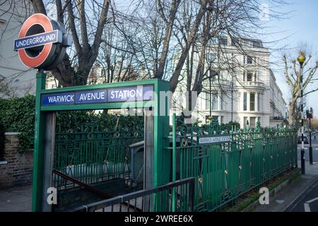 LONDRES - 24 JANVIER 2024 : Warwick Avenue Underground Station, une station de métro dans le quartier de Little Venice dans le nord-ouest de Londres Banque D'Images