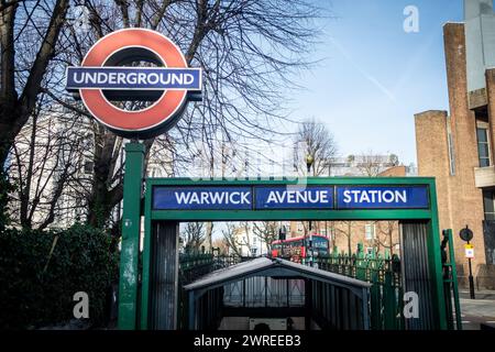 LONDRES - 24 JANVIER 2024 : Warwick Avenue Underground Station, une station de métro dans le quartier de Little Venice dans le nord-ouest de Londres Banque D'Images