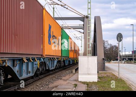 Hafen Hamburg, Container Umschlag, Bahnlinie am Container terminal Burchardkai, transport auf der Schiene, vom und zum Hafen, Hamburg Deutschland, Containerhafen HH *** Port de Hambourg, manutention de conteneurs, ligne de chemin de fer au Container terminal Burchardkai, transport ferroviaire, de et vers le port, Hambourg Allemagne, port à conteneurs HH Banque D'Images