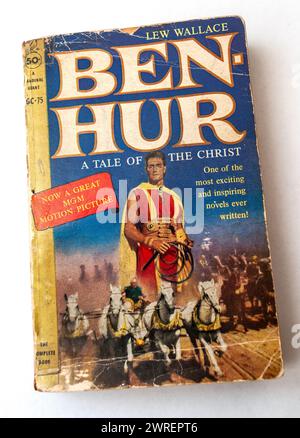 Livre de poche Pulp de « Ben-Hur A Tale of the Christ » de Lew Wallace vu le jeudi 7 mars 2024. Le livre de poche date de 1960 alors que le roman date de 1880. (© Richard B. Levine) Banque D'Images