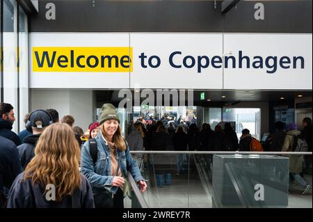 Panneaux indiquant 'Bienvenue à l'aéroport de Copenhague' à l'aéroport Kastrup de Copenhague, Danemark Banque D'Images