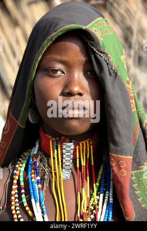 SUD OMO - ETHIOPIE - 25 NOVEMBRE 2011 : Portrait de la vieille femme non identifiée de la tribu africaine Dasanech, en 25 novembre 2011 à Omo Rift Val Banque D'Images