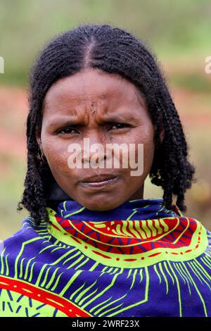 SUD OMO - ETHIOPIE - 26 NOVEMBRE 2011 : Portrait de la vieille femme non identifiée de la tribu africaine Dasanech, en 26 novembre 2011 à Omo Rift Val Banque D'Images