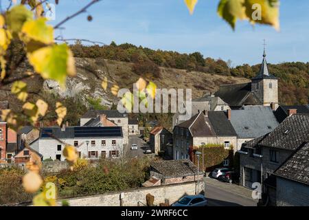 Sosoye compte au rang des plus beaux village de la Wallonie, ce petit village du Condroz et de l'entite d'Anhee est traversée par la Molignee. La drais Banque D'Images