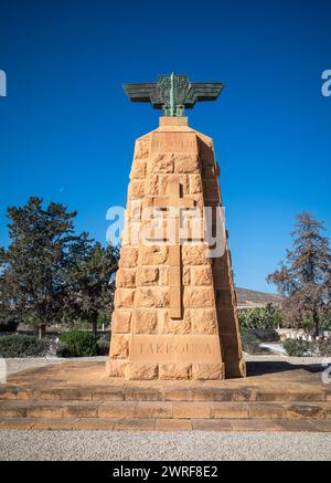 Le mémorial principal de l'obélisque au cimetière militaire français de Takrouna, Tunisie. Banque D'Images