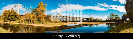 Panorama d'automne ou d'été indien cousu haute résolution avec reflets près de Mettenufer, Deggendorf, Bavière, Allemagne Mettenufer az 014-Pano Banque D'Images