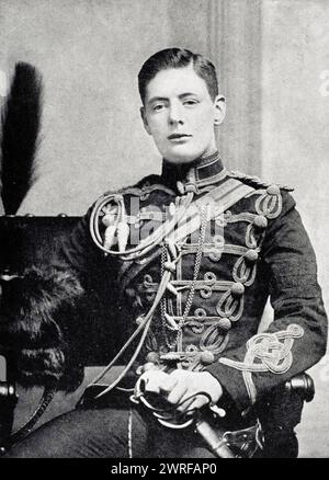 Winston S. Churchill 1874 bis 1965 als second Lieutenant in den 4th Queen's Own Hussars aus A Roving Commission von Winston S. Churchill, erschienen BEI Scribners 1930 / Winston S. Churchill 1874 à 1965 comme sous-lieutenant dans le 4th Queen's Own Hussars d'après Une commande itinérante de Winston S. Churchill publié par Scribners 1930, Historisch, digital restaurierte Reproduktion von einer Vorlage aus dem 19. Jahrhundert, date du dossier non précisée, Banque D'Images