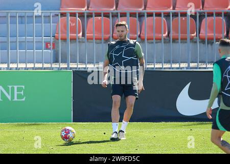 Majadahonda, Espagne. 12 mars 2024. Saul Niguez de l'Atletico de Madrid vu en action lors d'une séance d'entraînement à la veille du match de football de la 16e manche de l'UEFA Champions League contre le FC Internazionale Milano sur le terrain d'entraînement de l'Atletico Madrid à Majadahonda, Madrid. (Photo de Federico Titone/SOPA images/SIPA USA) crédit : SIPA USA/Alamy Live News Banque D'Images