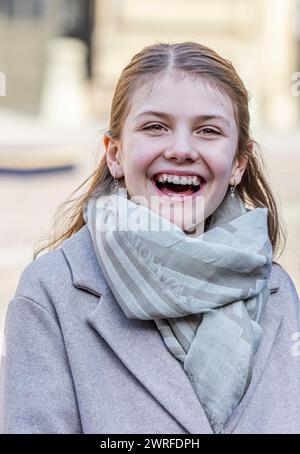 Stockholm, Suède. 12 mars 2024. STOCKHOLM - la Princesse héritière Victoria de Suède, le Prince Daniel de Suède, la Princesse Estelle de Suède et le Prince Oscar de Suède assistent à la Journée du nom de la Princesse héritière 2024 au Palais Royal le 12 mars 2024 à Stockholm, Suède. Crédit : Patrick van Katwijk/dpa/Alamy Live News Banque D'Images