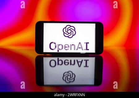 Dans cette illustration photo, le logo OpenAI est affiché sur l'écran d'un téléphone portable. Banque D'Images