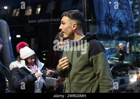 Josh Earl of Barnsley arrive lors du match de Sky Bet League 1 Carlisle United vs Barnsley à Brunton Park, Carlisle, Royaume-Uni, le 12 mars 2024 (photo de Mark Cosgrove/News images) Banque D'Images