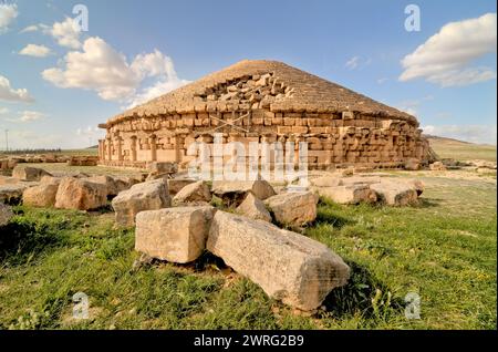 Medracen - un mausolée royal-temple des rois berbères Numidiens près de la ville de Batna Banque D'Images