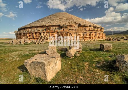 Medracen - un mausolée royal-temple des rois berbères Numidiens près de la ville de Batna Banque D'Images