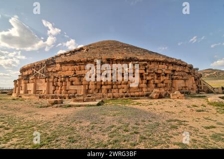 Medracen - un mausolée royal-temple des rois berbères Numidiens près de la ville de Batna Banque D'Images