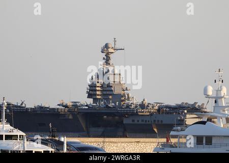 USS Gerald R Ford au Pirée Grèce 30 juillet 2023 Banque D'Images