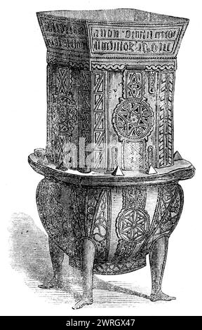 The Loan Collection, South-Kensington, 1862. 'La "coupe Dunvegan", une coupe ou "mether" d'if, carrée au-dessus et arrondie du centre vers le bas, recouverte de montures argentées dorées et nielloed, décorée de repouss&#xe9 ; et une oeuvre en filigrane, debout sur quatre représentations grossières de jambes humaines, recouvertes d'argent, les chaussures nielloed; autour de la bouche est un bord d'argent 2 pouces. Deep, à l'extérieur de laquelle est gravée une inscription en lettre noire, qui a été lue comme suit par M.Eugene Curry: "Katherina ingen in Neill (la fille d'O'Neill) uxor Johannis Mcguigh Banque D'Images