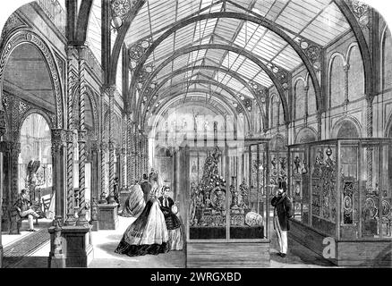 The Loan Collection of Works of Art at South Kensington Museum, [Londres], 1862. Exposition dans ce qui est devenu le Victoria and Albert Museum, de pièces '... de la Renaissance médiévale, et plus récemment periods...in un Palais de cristal miniature, les chambres étant hautes, spacieuses, bien proportionnées, et capitalement éclairés par le toit de verre au-dessus...[il y avait] des sculptures en marbre et en terre cuite, des sculptures en ivoire, des bronzes d'art, des meubles, des objets de l'art ancien irlandais et anglo-saxon, diverses œuvres d'art médiéval ; ustensiles ecclésiastiques, &amp;c. ; "Henri deux" ware...decorative plaque...vases a Banque D'Images