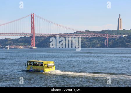 Belém, Lisbonne, Portugal, 18 février 2024, voyage sur le fleuve Tage sur la compagnie Hippotrip amphibie Banque D'Images