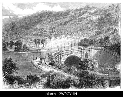 The British Association at Bath : aqueduc du canal Kennet et Avon, à Limpley Stoke, près de Bath, 1864. 'L'aqueduc du canal Kennet et Avon, au-dessus de la rivière Avon, à environ un mile de Limpley Stoke et trois miles de Bath, est grandement admiré pour la beauté de son élévation. C'est l'œuvre de feu John Rennie. L'intérêt technique et le caractère attaché à cet aqueduc ont été augmentés depuis son temps, car non seulement il transporte les eaux de l'Avon et du canal Kennet à travers la vallée de l'Avon, mais il forme un pont sous lequel coule l'Avon, et à travers une arche latérale p Banque D'Images